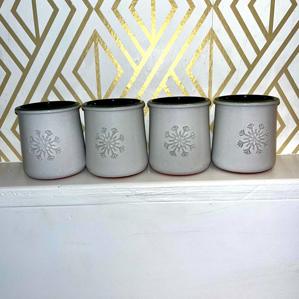 Limited Edition Snowflake White La Fermiere pots with Green (set of four)